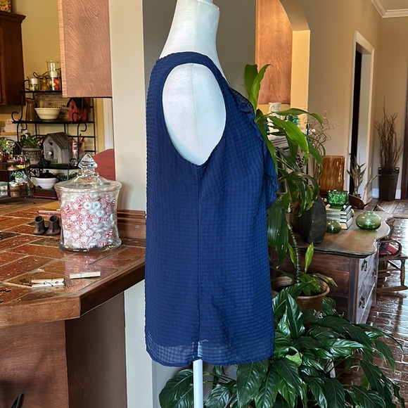 Merona ruffle front sleeveless texture top szL - Picture 2 of 10